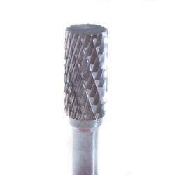 Pilnik obrotowy nazywany też rotacyjnym służy do pracy w metalach