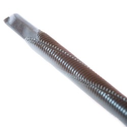 Wkręt do płyt warstwowych z powłoką antykorozyjną