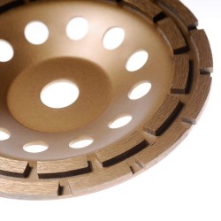 Wysokiej klasy zdzier diamentowy z podwójnym wiencem segmentów.