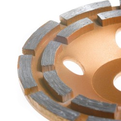 Wysokiej klasy zdzier diamentowy z podwójnym wiencem segmentów.