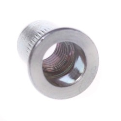 Nitonakrętki stosujemy do osadzania gwintu wewnątrz profili