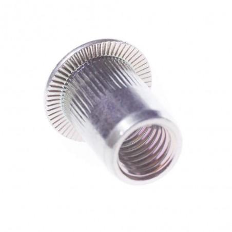 Nitonakrętki stosujemy do osadzania gwintu wewnątrz profili