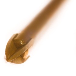 Wiertło uniwersalne z czterema ostrzami tnącymi do róznych podłoży