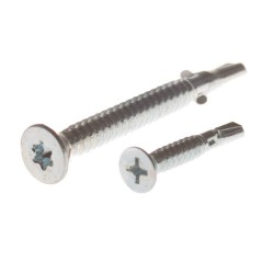 Wkręt ze skrzydełkami do mocowania drewnianych sztachet do płotu